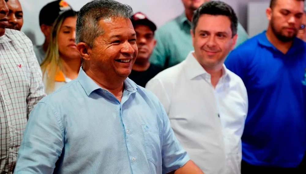 Prefeito de Darcinópolis, Raimundo Curica, com o deputado federal Tiago Dimas