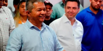 Prefeito de Darcinópolis, Raimundo Curica, com o deputado federal Tiago Dimas