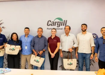 Ao lado do secretário da Sefaz, Roberto Pires visita a Cargill de Porto Nacional e destaca a agregação de valor ao agronegócio