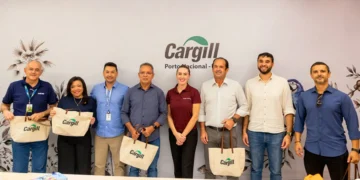 Ao lado do secretário da Sefaz, Roberto Pires visita a Cargill de Porto Nacional e destaca a agregação de valor ao agronegócio