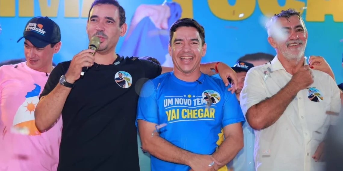 Vicentinho Júnior com prefeito de São Miguel, Alberto Moreira