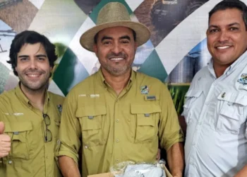Secretário da Pesca e Aquicultura, Rodrigo Ayres, com o governador Wanderlei Barbosa