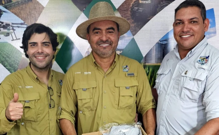 Secretário da Pesca e Aquicultura, Rodrigo Ayres, com o governador Wanderlei Barbosa