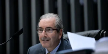 Supremo Tribunal Federal bloqueia R$ 6 milhões de Eduardo Cunha por indicação de emendas