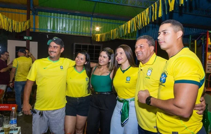 Vanderlei Luxemburgo assiste Brasil e Noruega com torcedores em Araguaína pelas oitavas da Copa