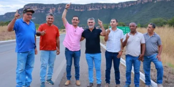 Vicentinho Júnior e Amélio Cayres com lideranças do interior (Foto: Divulgação)